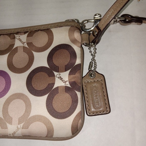 Coach Wristlet Clover Print - Picture 9 of 16
